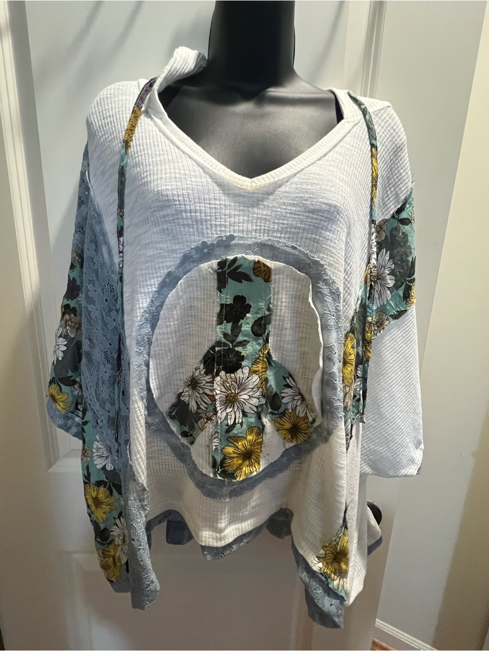 POL White Waffle Knit Tunic with Teal & Yellow Floral Peace Sign
